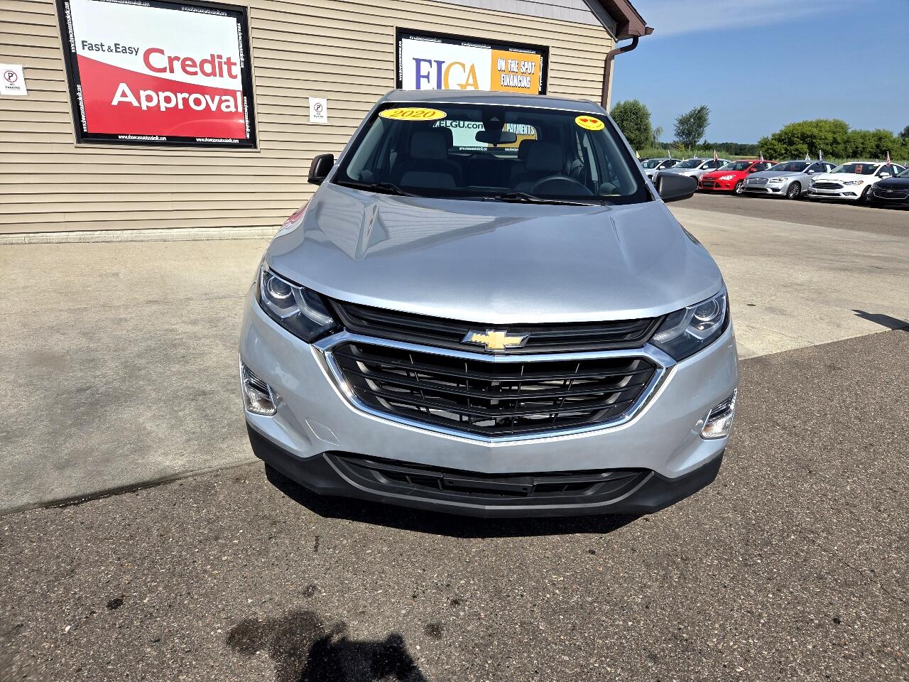 2020 Chevrolet Equinox LS photo 2