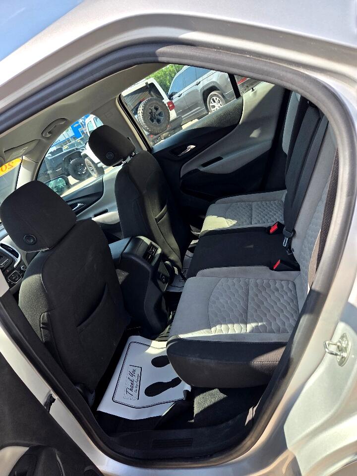 2020 Chevrolet Equinox LS photo 11