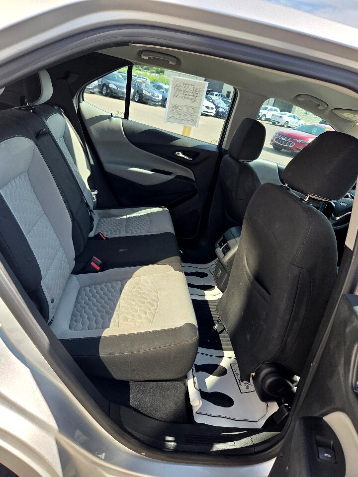 2020 Chevrolet Equinox LS photo 13