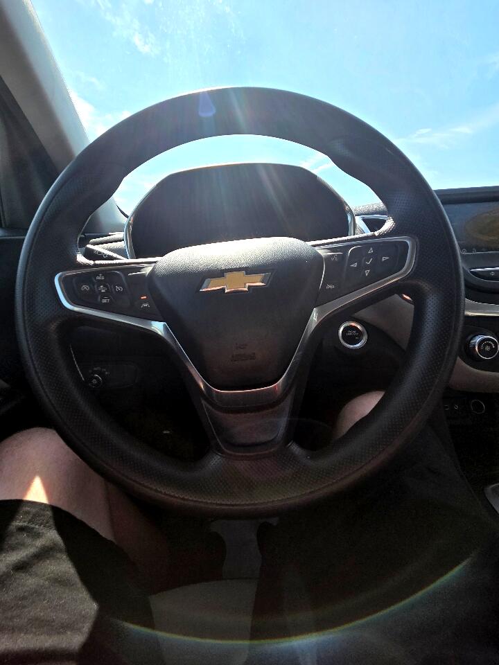 2020 Chevrolet Equinox LS photo 17