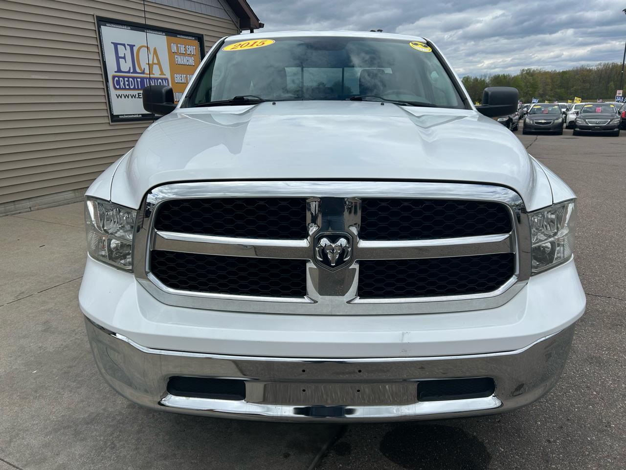 RAM 1500 SLT Quad Cab 4WD 2015