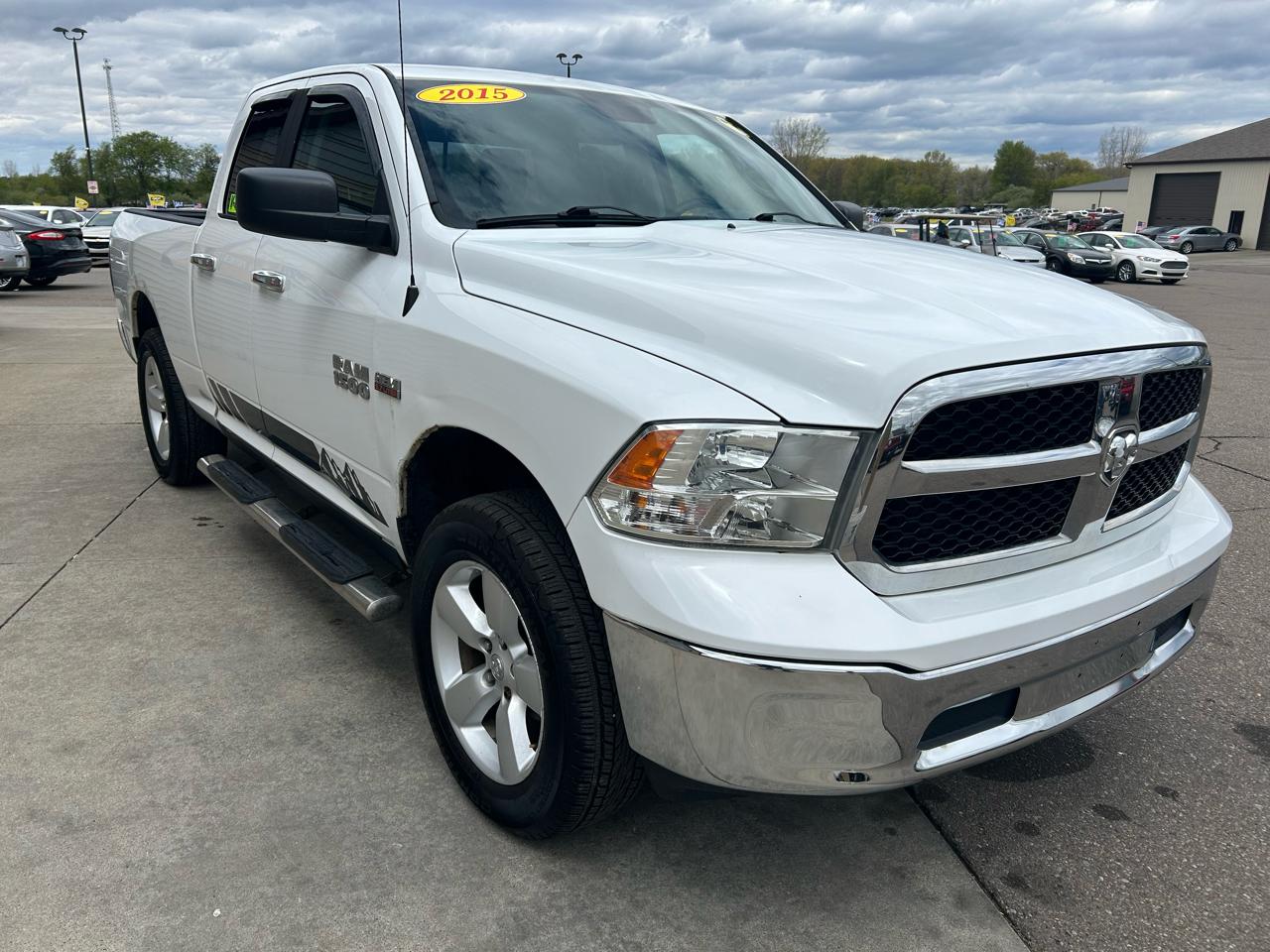 RAM 1500 SLT Quad Cab 4WD 2015