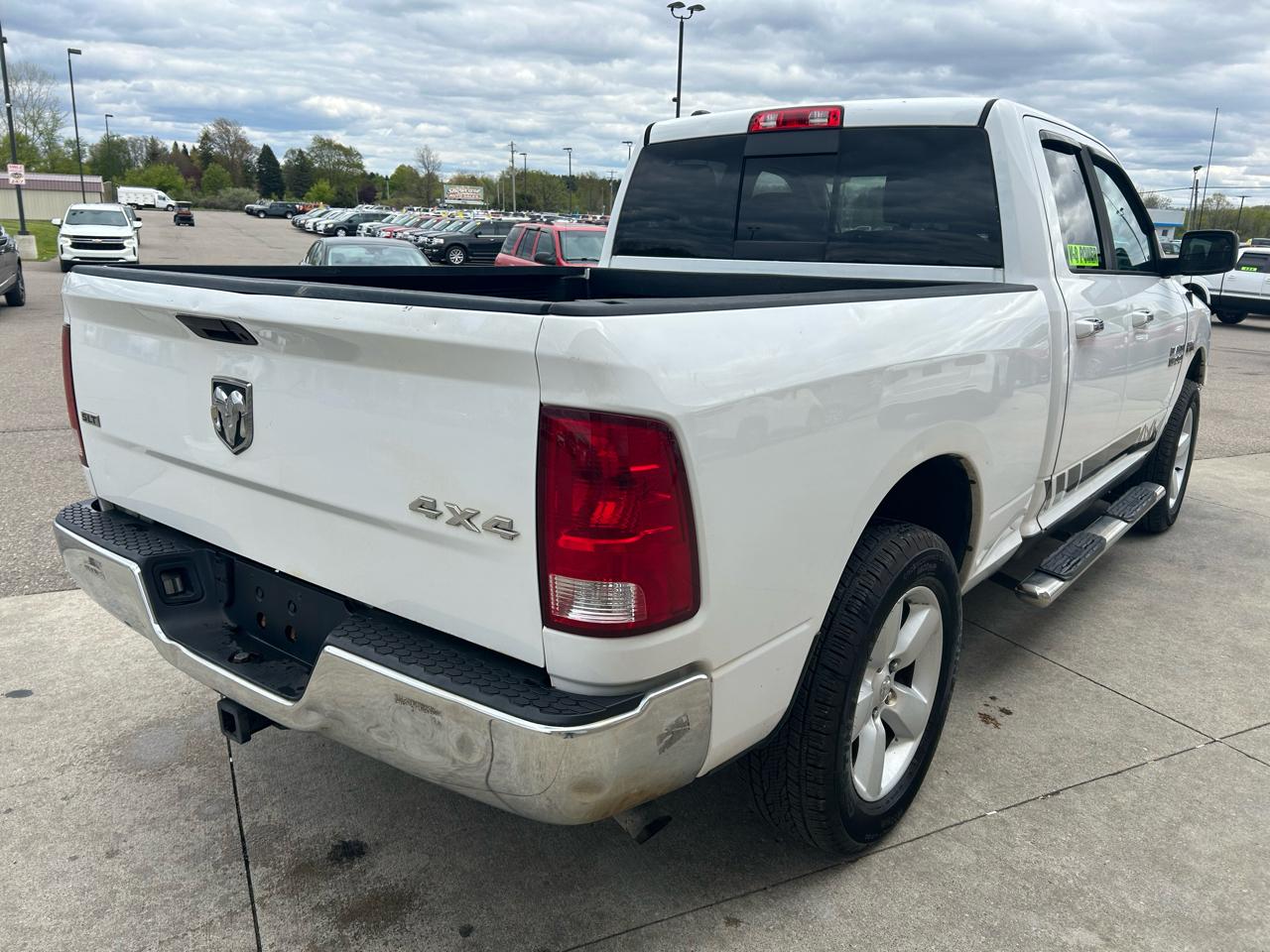 RAM 1500 SLT Quad Cab 4WD 2015
