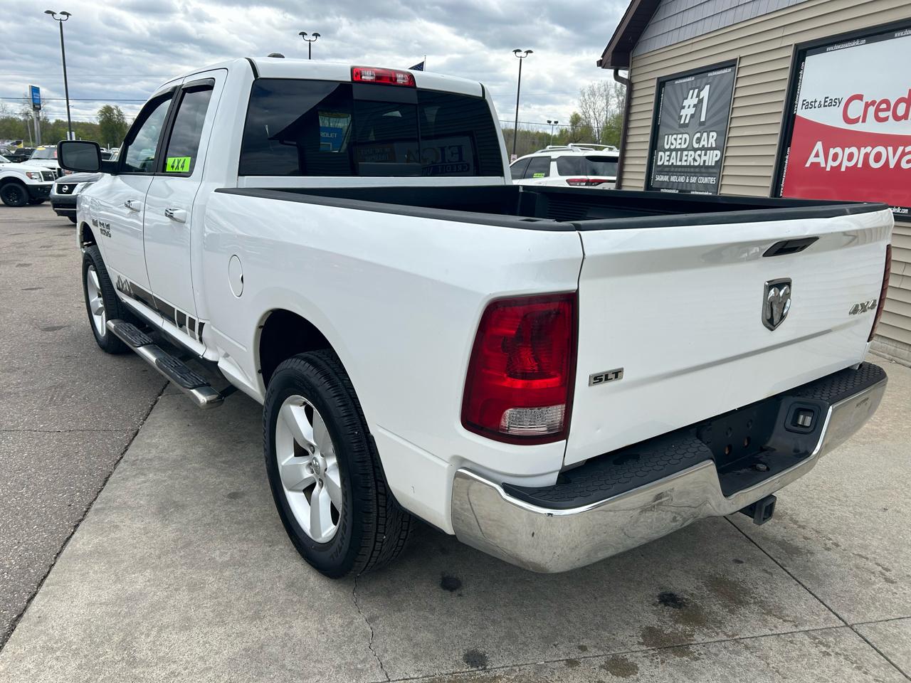 RAM 1500 SLT Quad Cab 4WD 2015