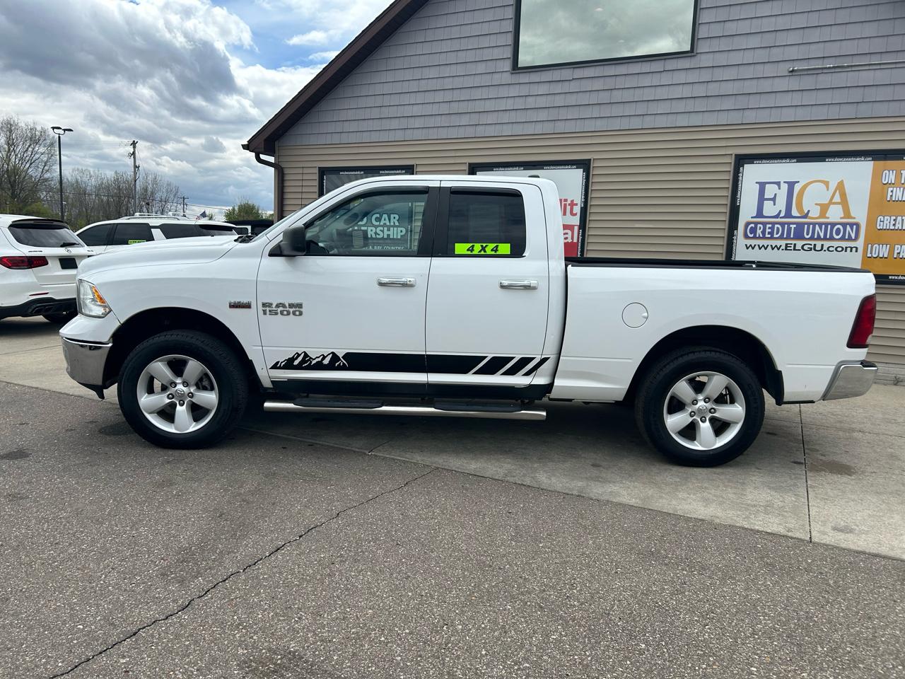 RAM 1500 SLT Quad Cab 4WD 2015