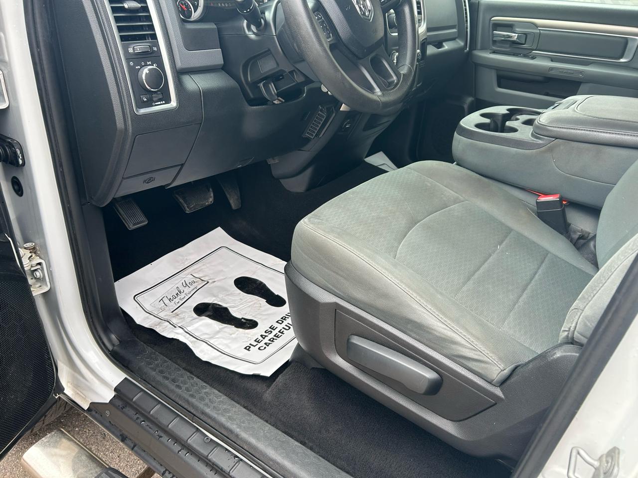 RAM 1500 SLT Quad Cab 4WD 2015