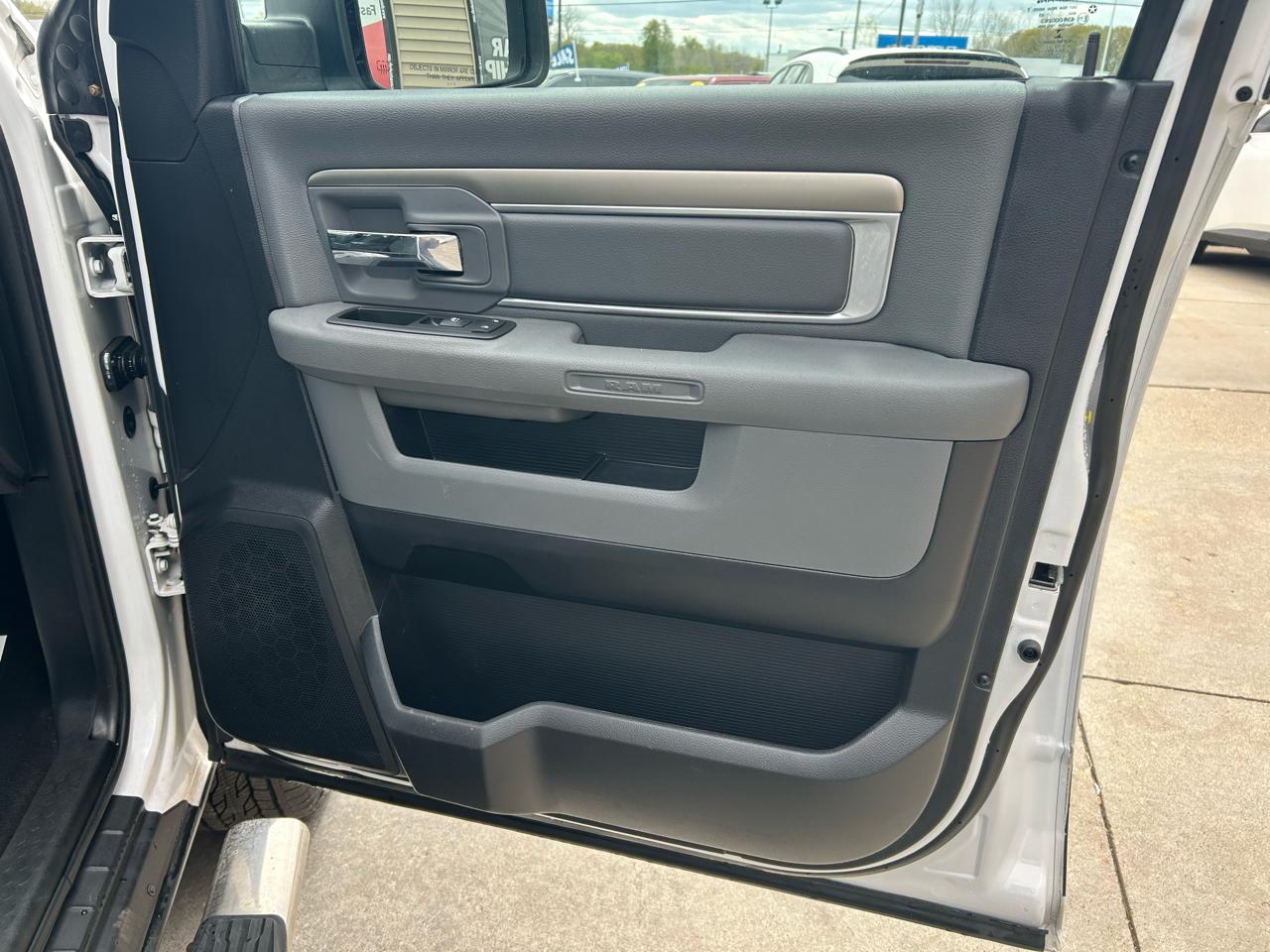 RAM 1500 SLT Quad Cab 4WD 2015