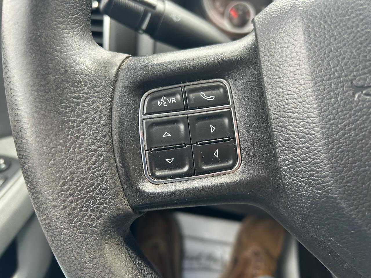 RAM 1500 SLT Quad Cab 4WD 2015