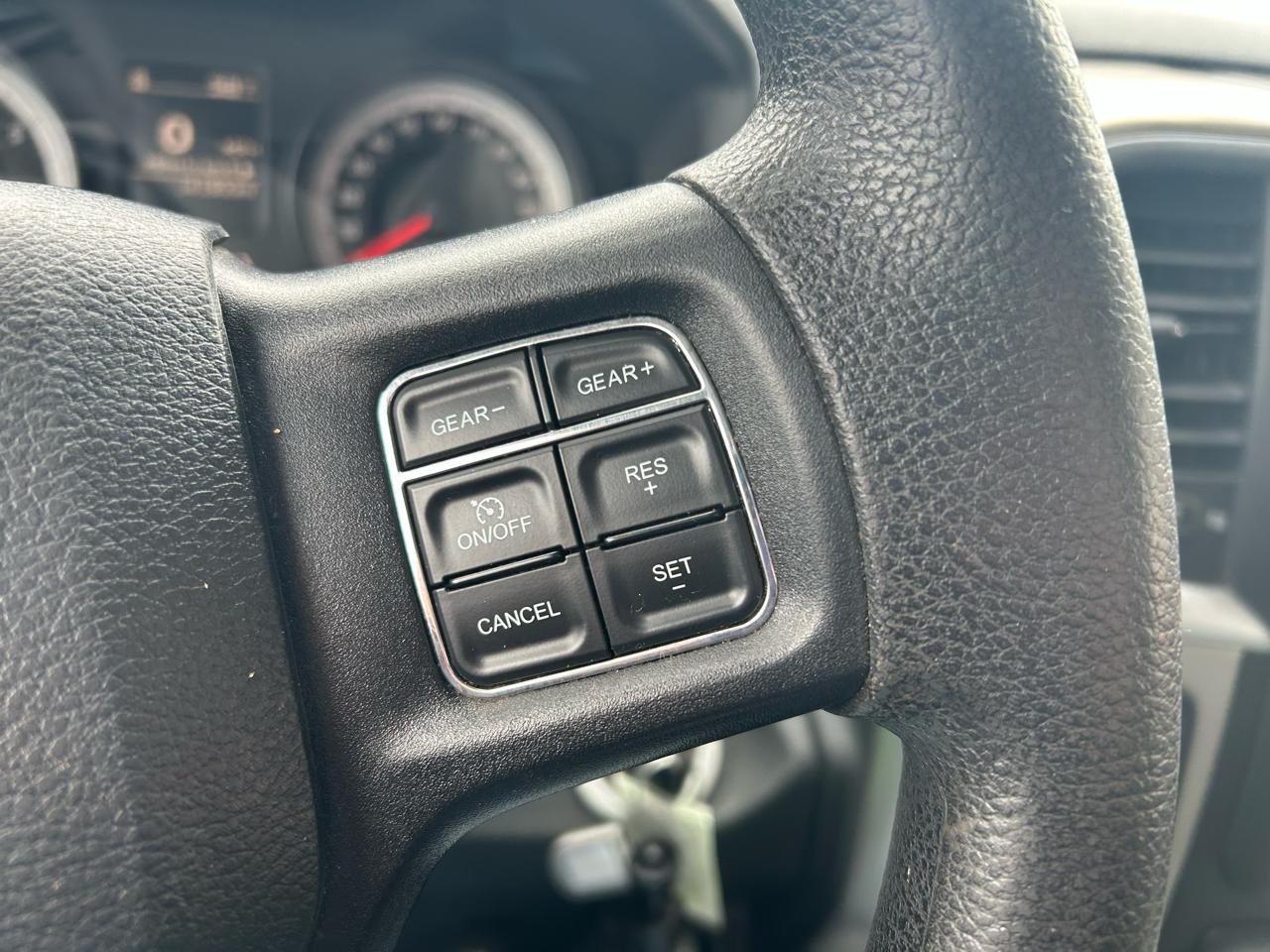 RAM 1500 SLT Quad Cab 4WD 2015