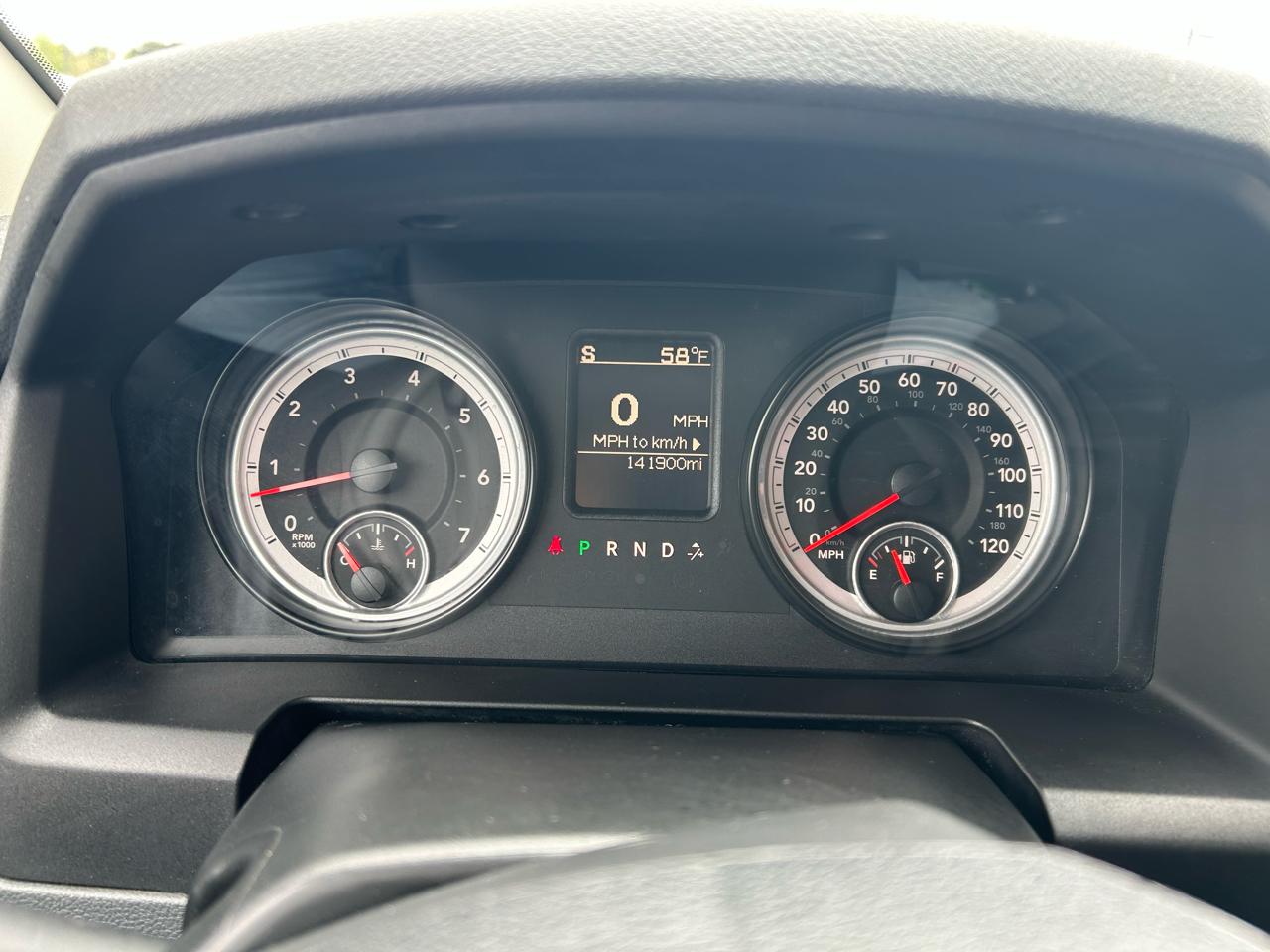 RAM 1500 SLT Quad Cab 4WD 2015