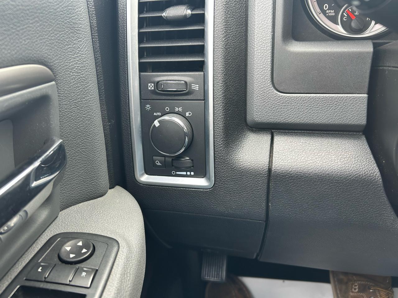 RAM 1500 SLT Quad Cab 4WD 2015