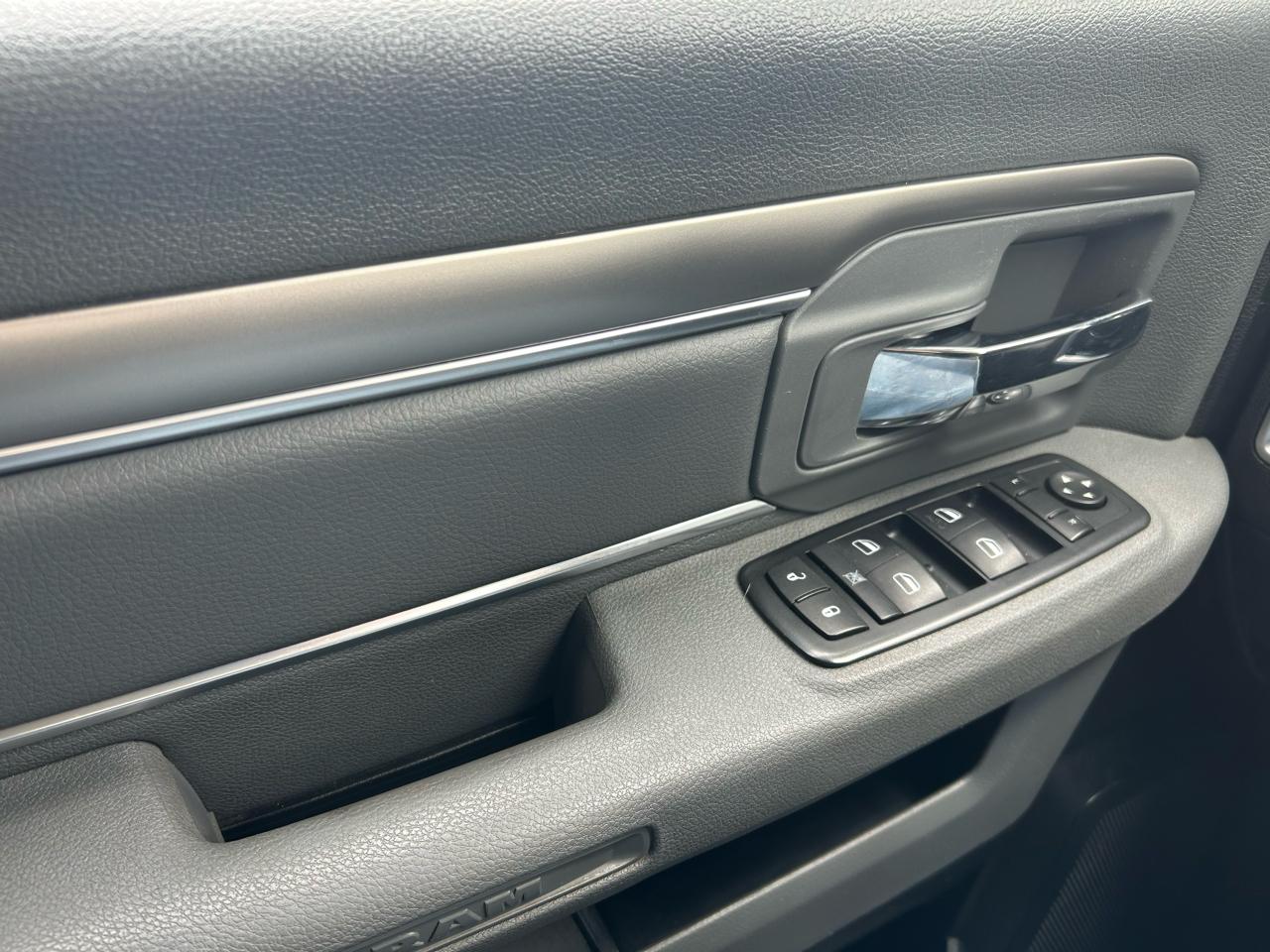 RAM 1500 SLT Quad Cab 4WD 2015