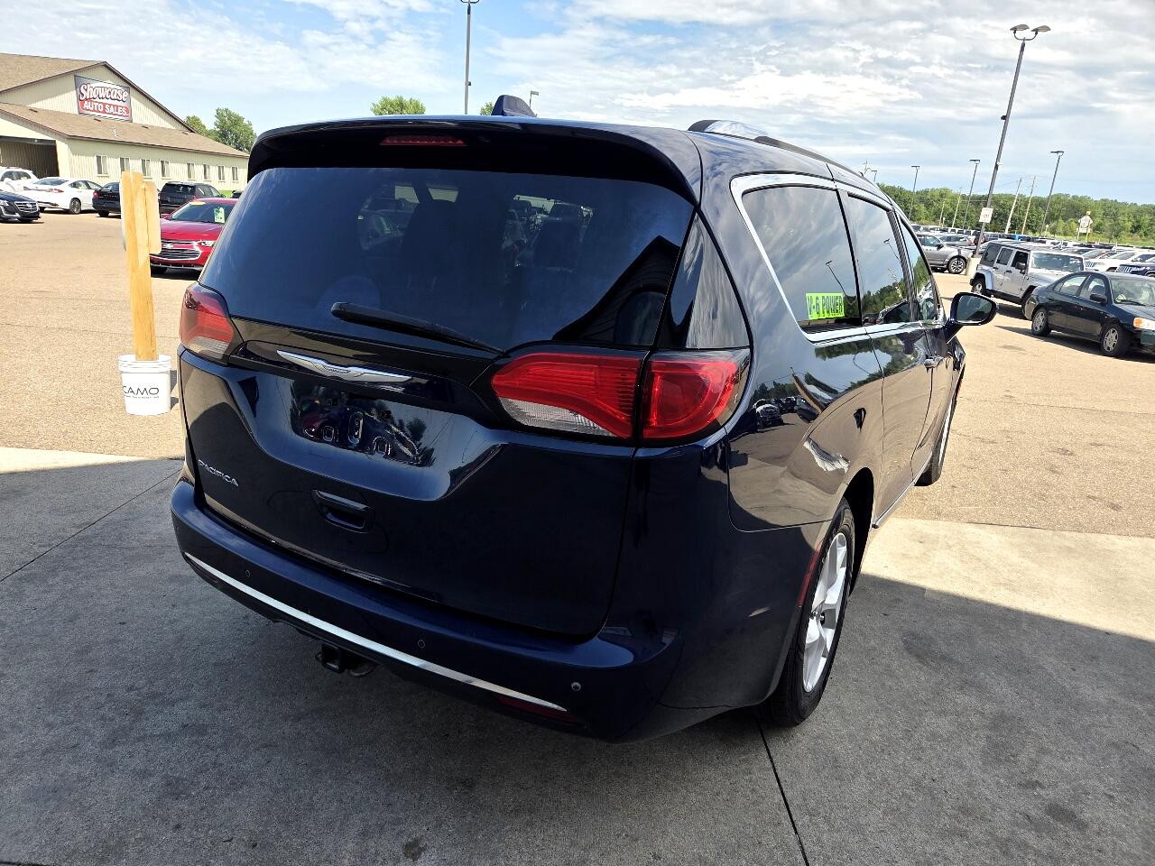 2017 Chrysler Pacifica Touring Plus photo 5