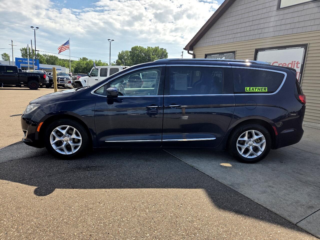 2017 Chrysler Pacifica Touring Plus photo 8