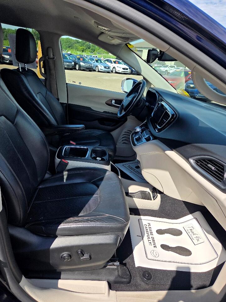 2017 Chrysler Pacifica Touring Plus photo 13