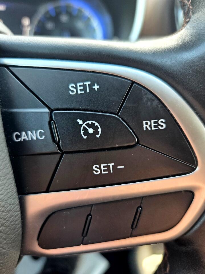 2017 Chrysler Pacifica Touring Plus photo 17