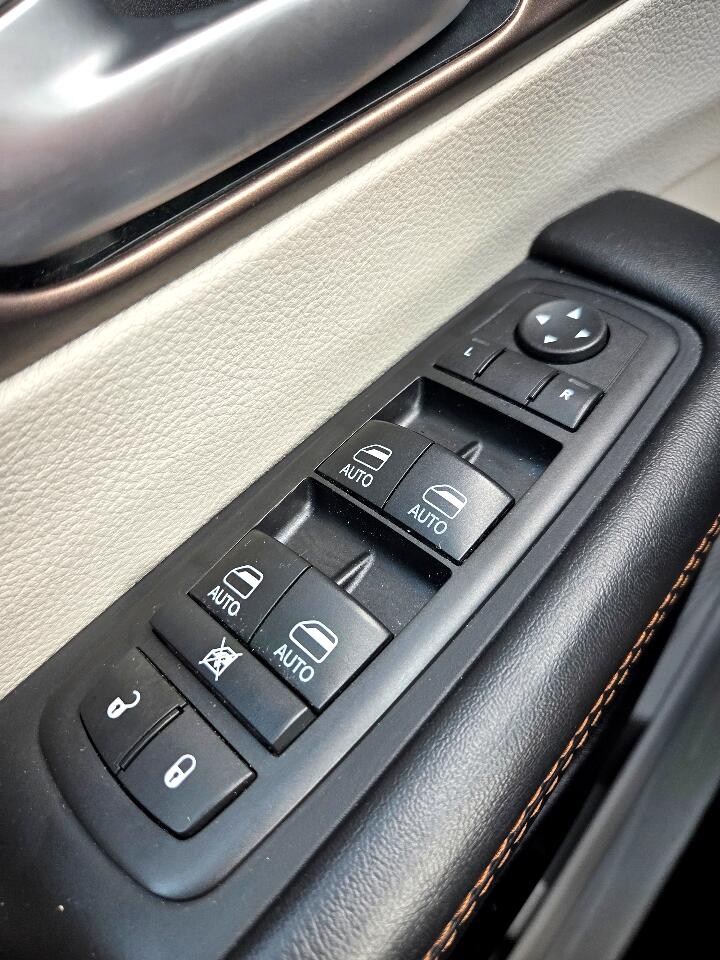 2017 Chrysler Pacifica Touring Plus photo 19