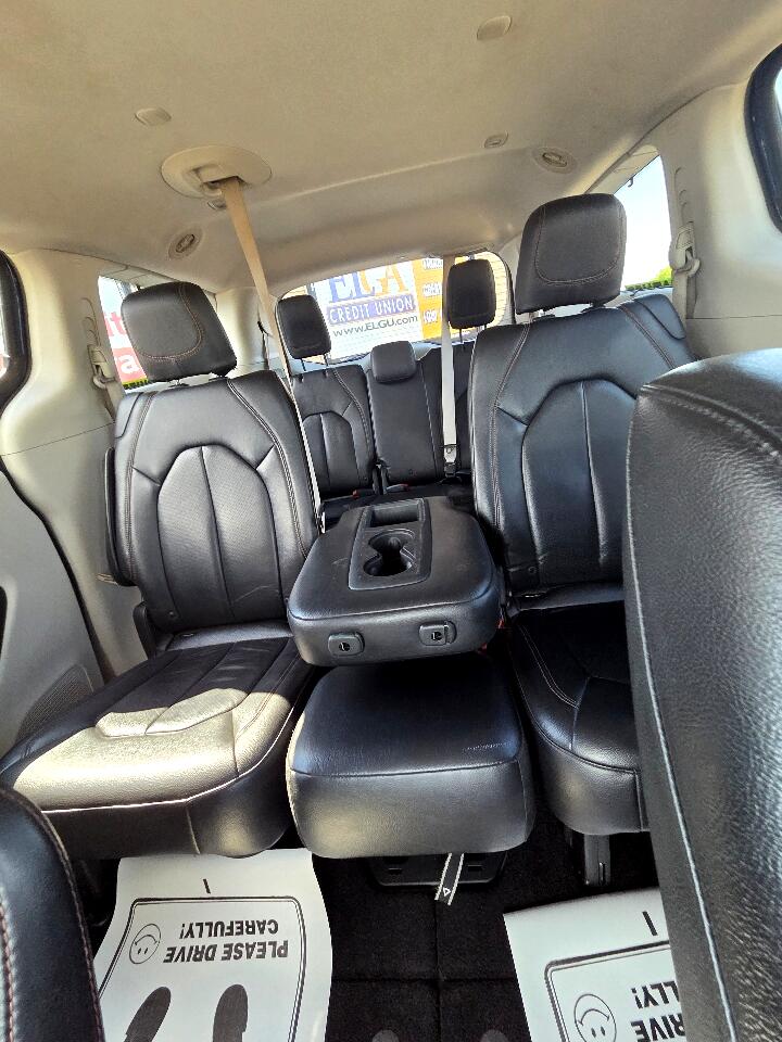 2017 Chrysler Pacifica Touring Plus photo 21