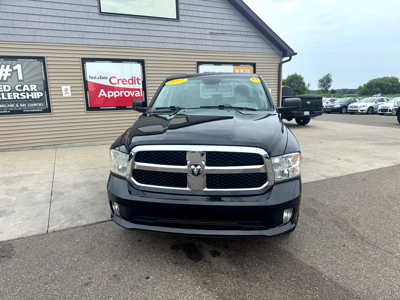 2017 Ram 1500 Tradesman photo 2