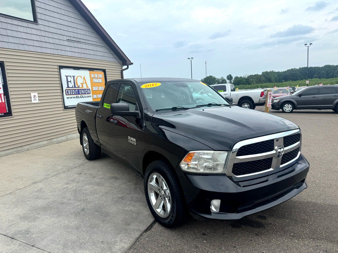 2017 Ram 1500 Tradesman photo 3