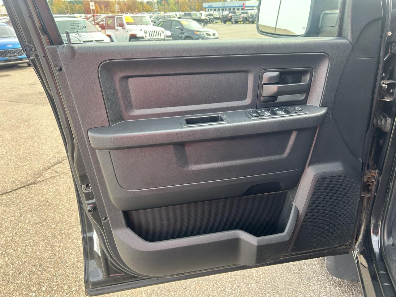RAM 1500 Tradesman Quad Cab 4WD 2017