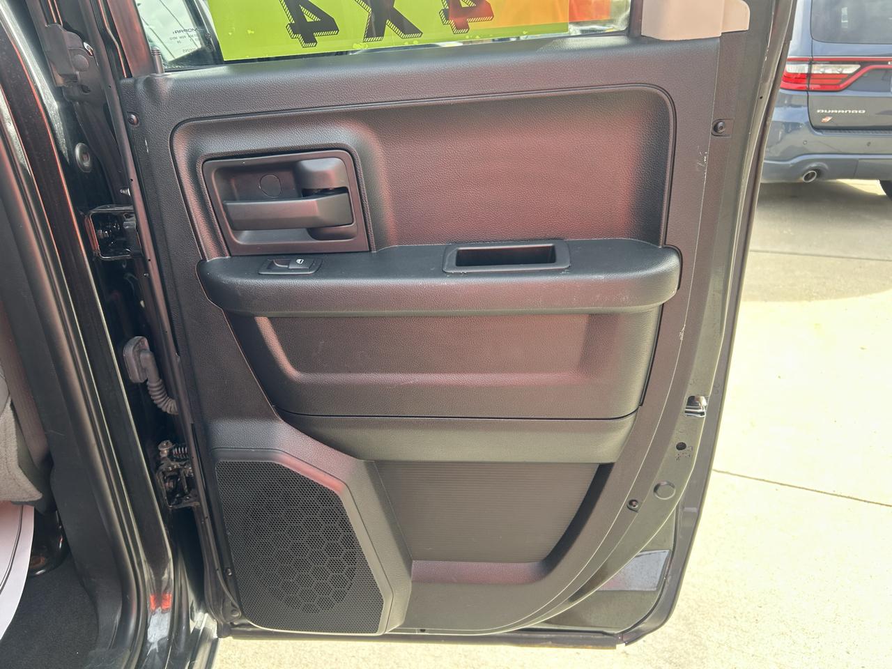 RAM 1500 Tradesman Quad Cab 4WD 2017