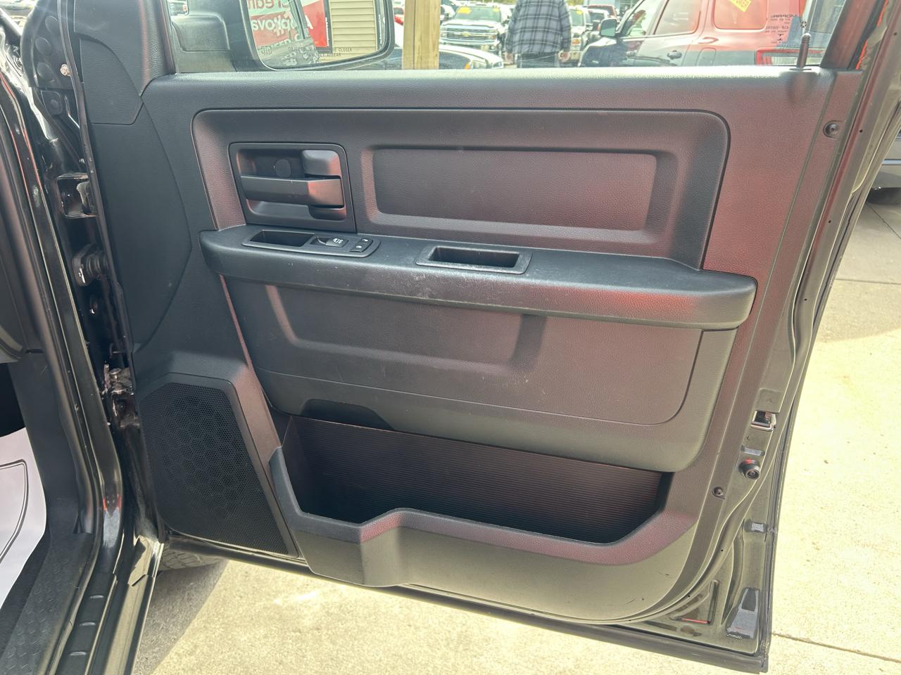 RAM 1500 Tradesman Quad Cab 4WD 2017