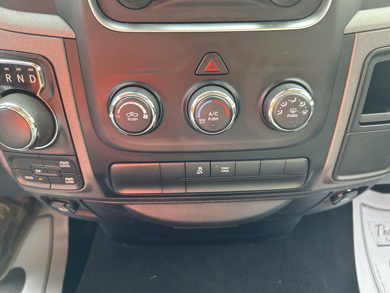 RAM 1500 Tradesman Quad Cab 4WD 2017