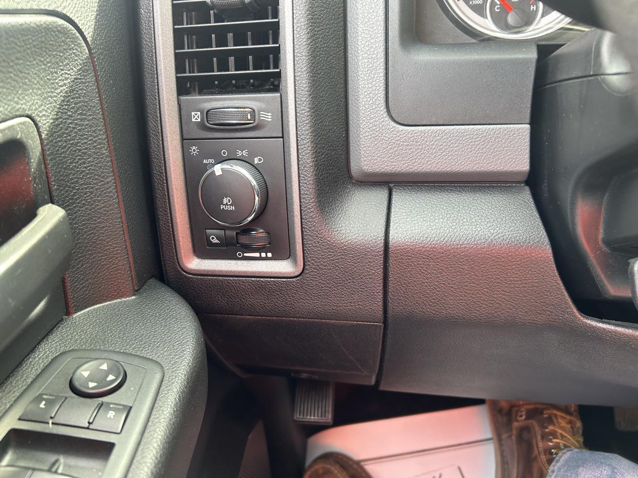 RAM 1500 Tradesman Quad Cab 4WD 2017