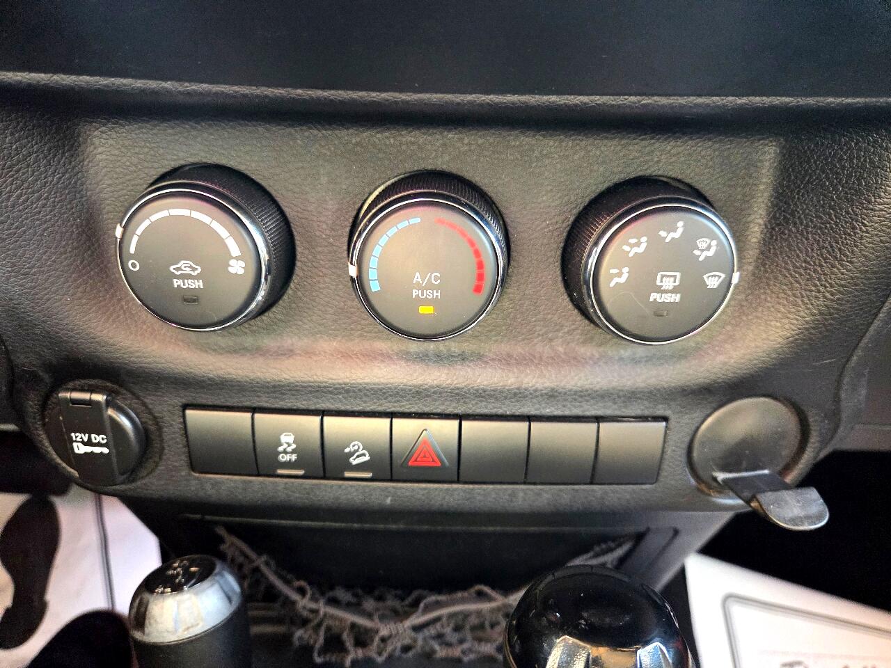 2013 Jeep Wrangler Unlimited Sport photo 19
