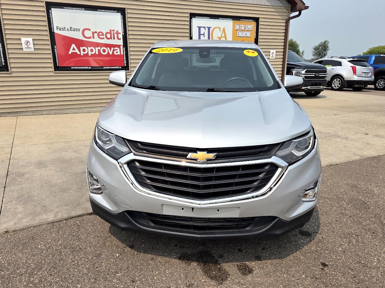 2019 Chevrolet Equinox LT photo 2