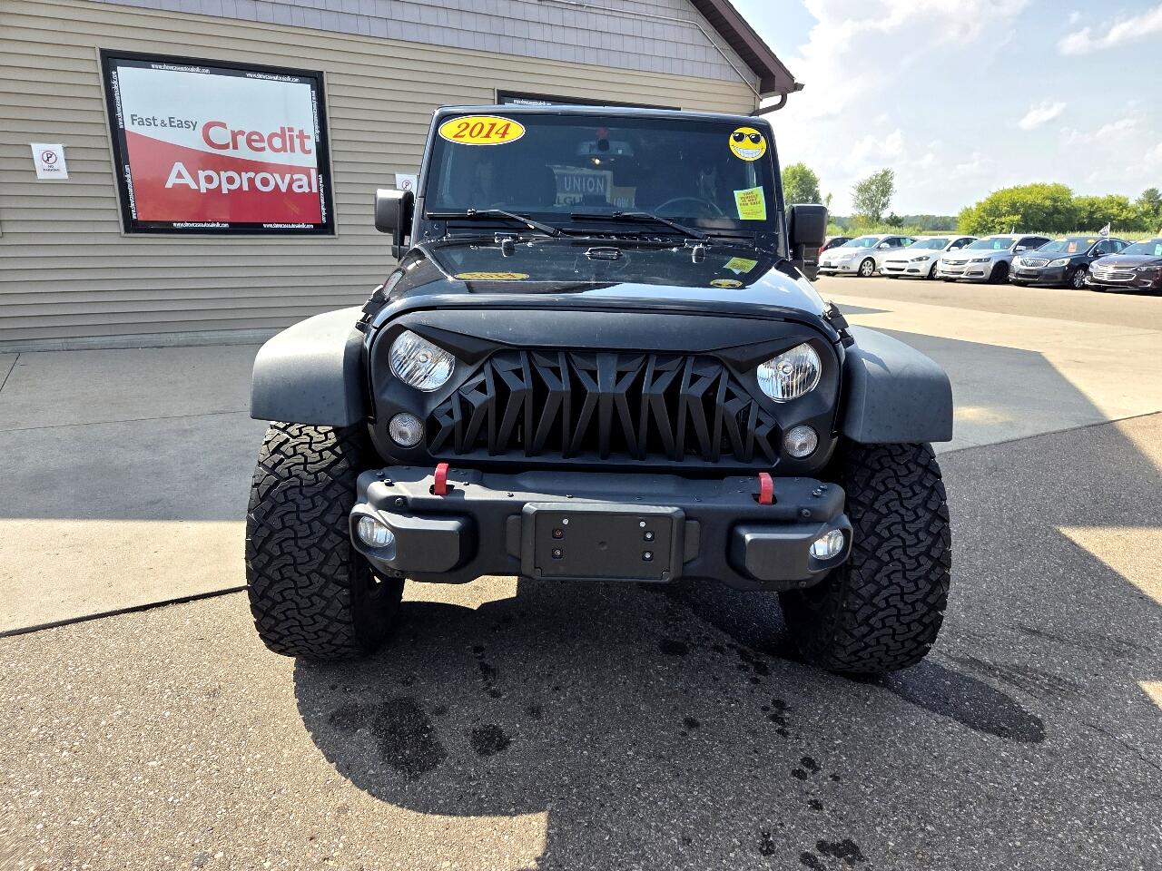 2014 Jeep Wrangler Unlimited Sahara photo 2