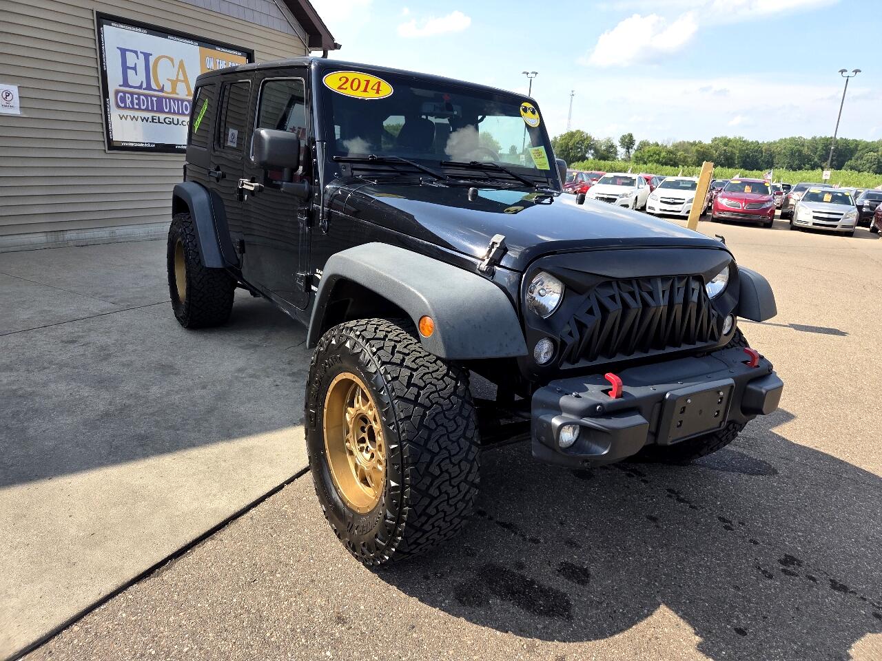 2014 Jeep Wrangler Unlimited Sahara photo 3
