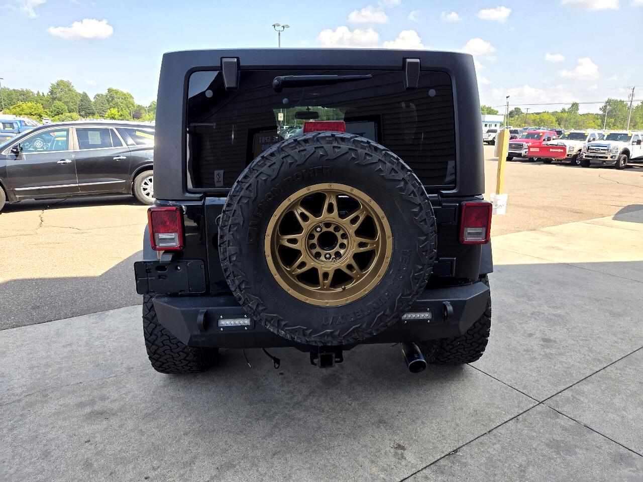 2014 Jeep Wrangler Unlimited Sahara photo 6