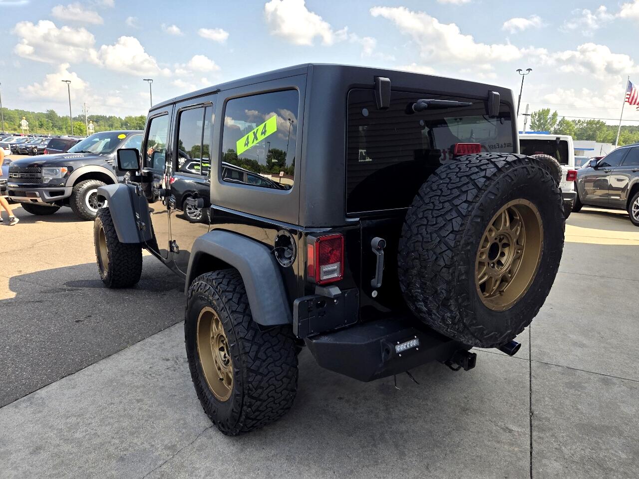 2014 Jeep Wrangler Unlimited Sahara photo 7