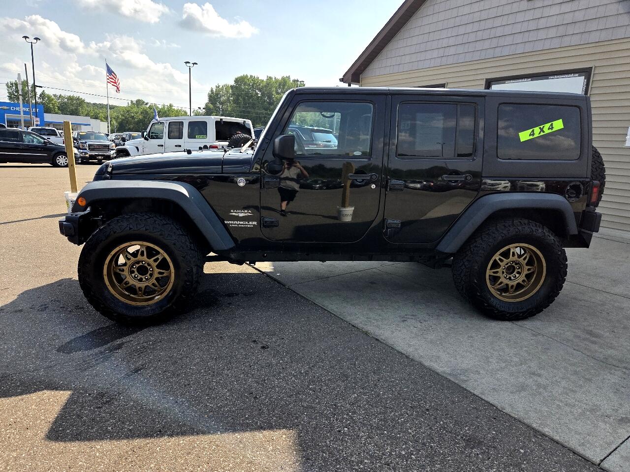 2014 Jeep Wrangler Unlimited Sahara photo 8