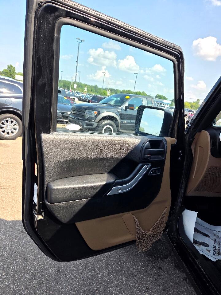 2014 Jeep Wrangler Unlimited Sahara photo 10