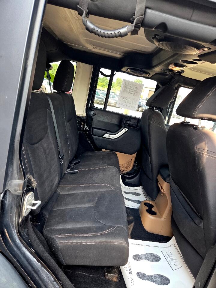 2014 Jeep Wrangler Unlimited Sahara photo 13
