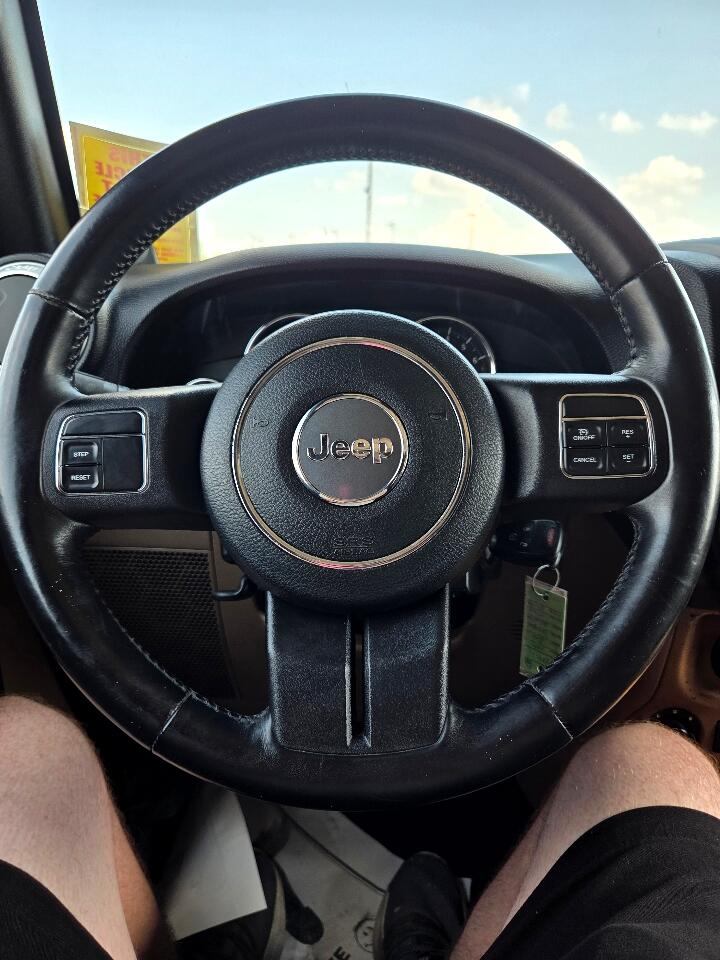 2014 Jeep Wrangler Unlimited Sahara photo 15