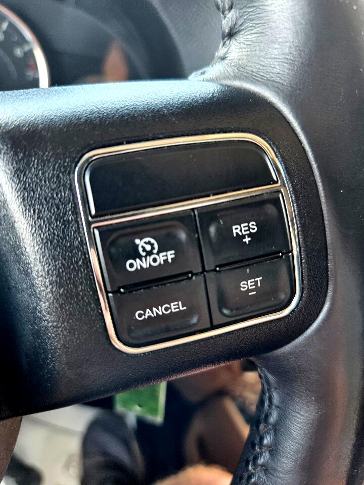 2014 Jeep Wrangler Unlimited Sahara photo 17