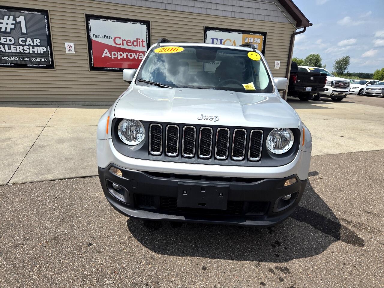 2016 Jeep Renegade Latitude photo 2