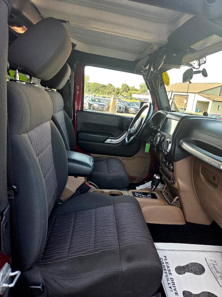 2012 Jeep Wrangler Sahara photo 11