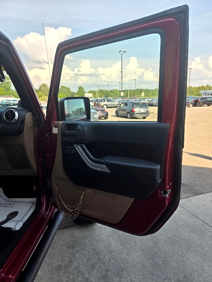 2012 Jeep Wrangler Sahara photo 12