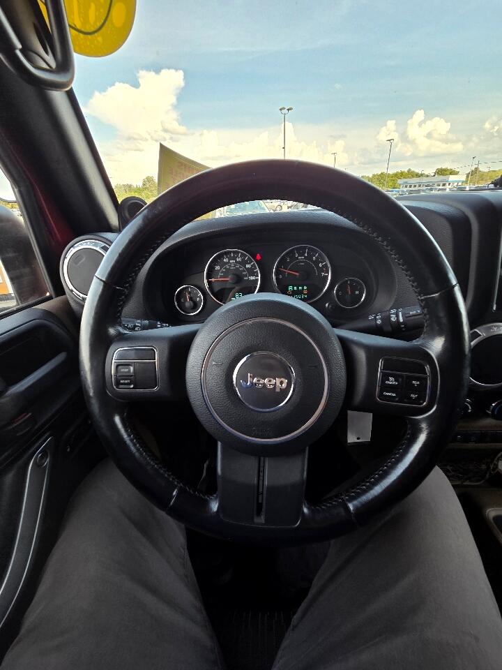 2012 Jeep Wrangler Sahara photo 13