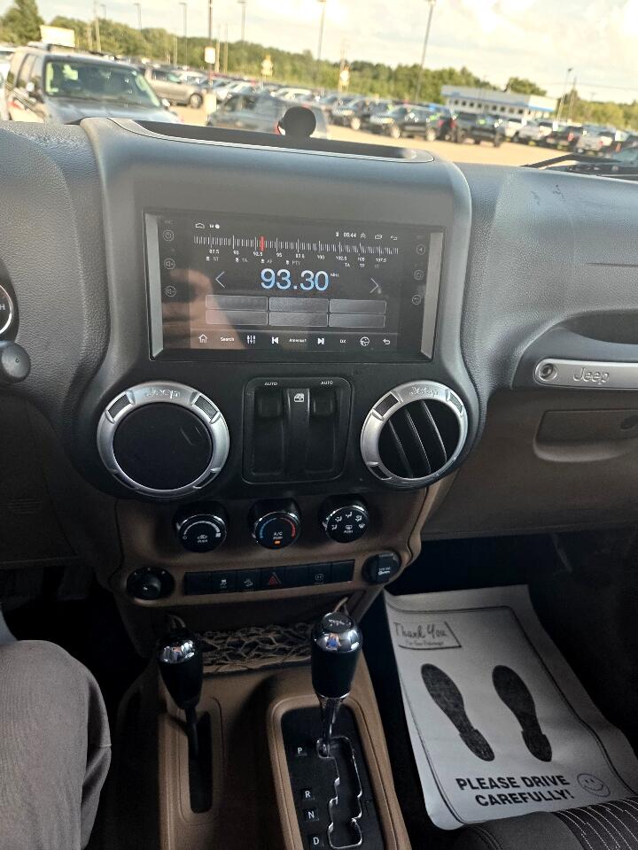 2012 Jeep Wrangler Sahara photo 17