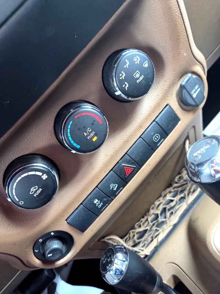 2012 Jeep Wrangler Sahara photo 18