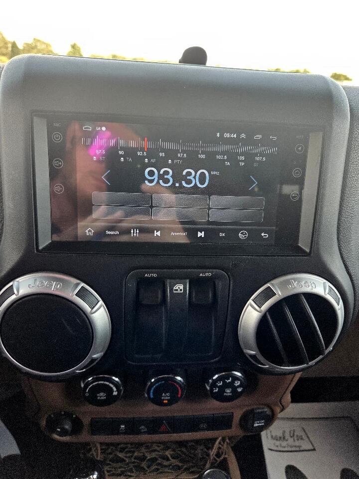 2012 Jeep Wrangler Sahara photo 19