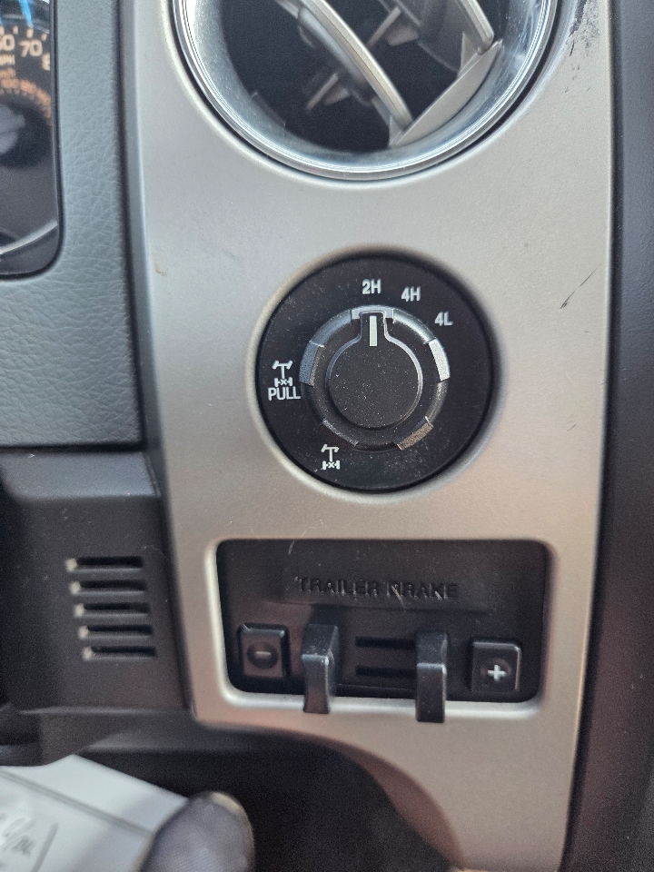 2012 Ford F-150 XLT photo 21