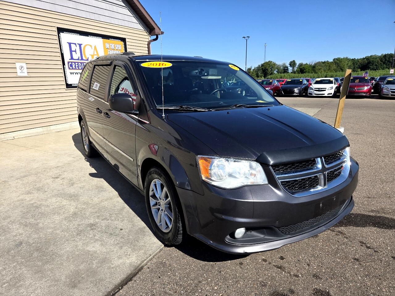 2016 Dodge Grand Caravan Crew photo 2