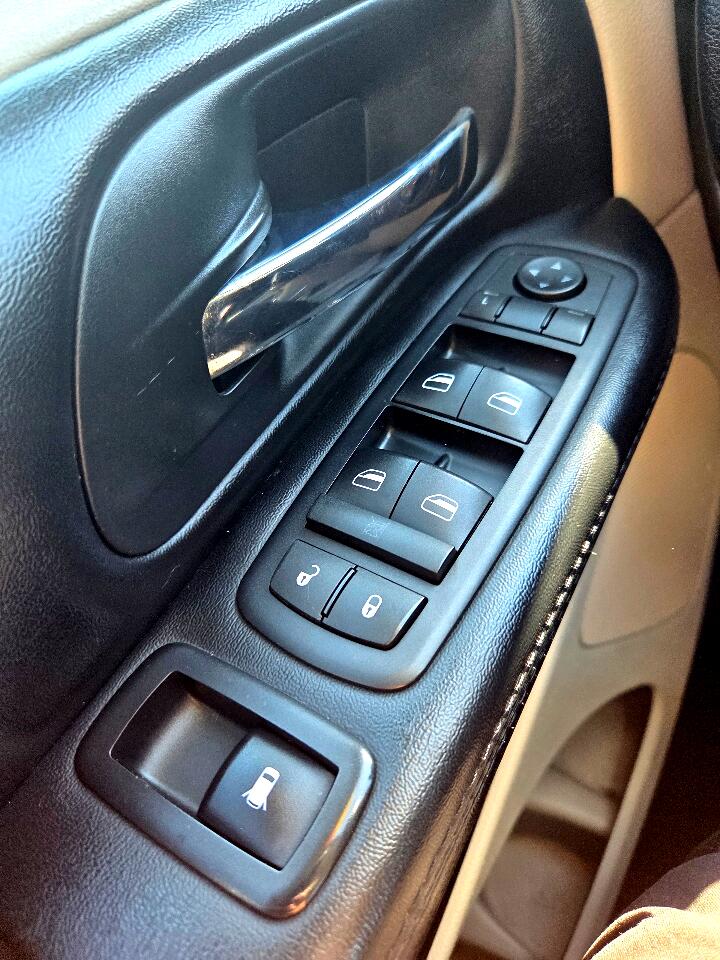 2016 Dodge Grand Caravan Crew photo 18